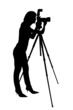 silhouette fotografin mit kamera und stativ clipping path