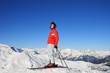 Foto: Skifahrer sonnt sich am Gipfel Skifahrer sonnt sich am Gipfel