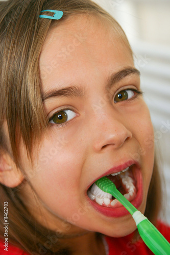 Foto: en plein nettoyage de dents en plein nettoyage de dents
