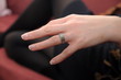 Bague au doigt