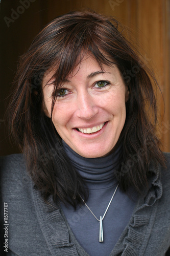 Portrait jeune femme souriante et naturelle (automne - hiver) #1