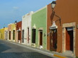 Rue colorée au Mexique
