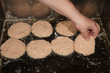 Frikadellen beim Braten