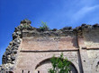 Mur d’église en ruine