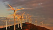 Molinos de viento en la montaña