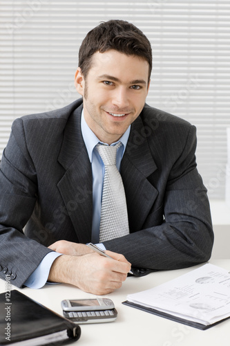 Foto: Businessman working at desk Businessman working at desk