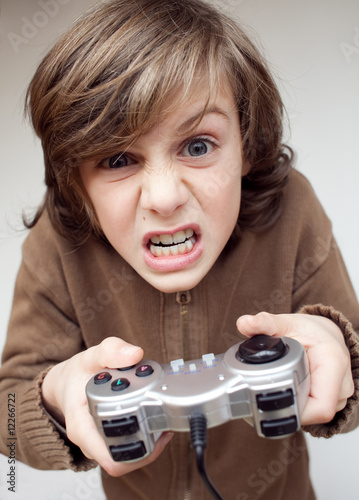 Photo: jeu vidéo console manette joystick addiction fou enfant tv jeu vidéo console manette joystick addiction fou enfant tv