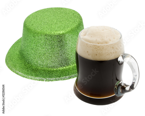 Photo: grüner Hut mit Schwarzbier, Saint Patricks day grüner Hut mit Schwarzbier, Saint Patricks day