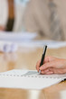 Foto: Human hand writing on notepad Human hand writing on notepad