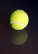 Balle de Tennis sur fond noir (avec reflet) Balle de Tennis sur fond noir (avec reflet)
