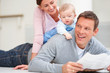 Foto: Happy young couple playing with their newborn baby Happy young couple playing with their newborn baby