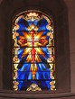 farbiges Kirchenfenster in Bayerischer Kirche