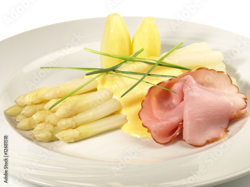 Weißer Spargel mit gekochtem Schinken