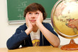jeune Homme rêvant en classe