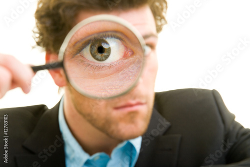 Foto: Lupe vor Auge Lupe vor Auge