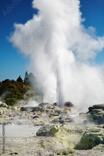 Photo: Pohutu Geyser, New Zealand Pohutu Geyser, New Zealand