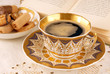 Altmodische Sammeltasse mit Golddekor