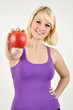 Frau mit Apfel
