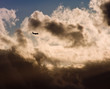 Flugzeug und Wolken