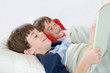 Foto: Boys Reading a Story in Bed Boys Reading a Story in Bed