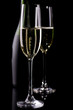 Zwei Gläser Sekt mit Flasche