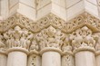 Abbatiale (Abbaye de Fontevraud) : châpiteaux du portail