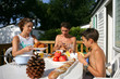 couple avec enfant au camping