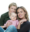 jeunes parents avec leur bébé