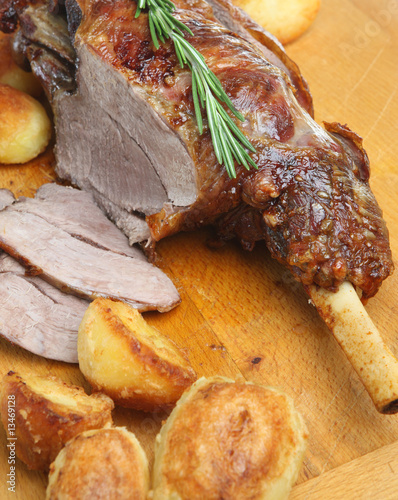 Photo: Carving Roast Leg of Lamb Carving Roast Leg of Lamb