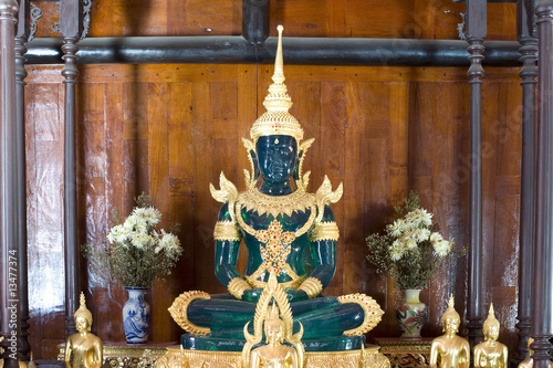 Photo: Wat Yai Suwannaram shrine Wat Yai Suwannaram shrine