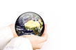 Foto: earth in hands earth in hands