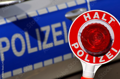 Foto: Polizeikontrolle Halt Polizei Polizeikelle Polizeikontrolle Halt Polizei Polizeikelle