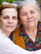 Photo en ligne au meilleur prix Family portrait - happy grandmother and daughter