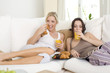 Croissants und Saft zu Hause