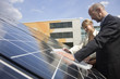 Foto: Two mature adults reading plans laid on solar panels in Munich, Bavaria, Germany Two mature adults reading plans laid on solar panels in Munich, Bavaria, Germany