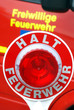 Freiwillige Feuerwehr im Einsatz Halt Feuerwehr Absperrung