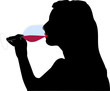 Frau trinkt Rotwein