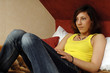 Foto: Mädchen im Jugendzimmer Mädchen im Jugendzimmer