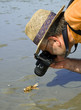 Fotograf und Krabbe Fotograf und Krabbe