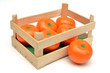 Obstkiste mit Holzmandarinen