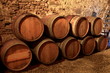Weinfässer, Holzfässer, Weinkeller, Languedoc Roussilion
