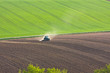 Traktor auf Ackerland