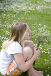 Maedchen, blond, 13 Jahre, Wiese, Graeser, Heuschnupfen