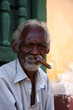 homme au cigare cubain