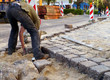 kopfsteinpflaster bauarbeiter