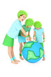 Enfants montrant les continents