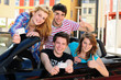 Jugendliche im Cabrio