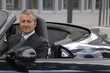 businessmann im auto