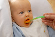 Baby wird gefüttert