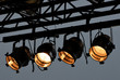 Foto: scheinwerfer in gelben licht scheinwerfer in gelben licht